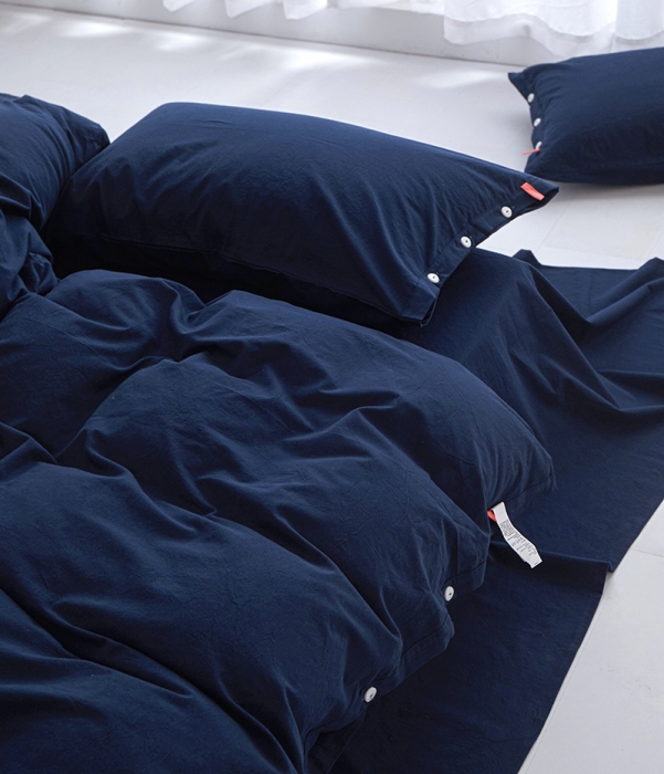 91家纺网 家纺一手货源 找家纺 安莱生活 2023年水洗棉全棉色经色纬高支高密纽扣款工艺四件套 藏青