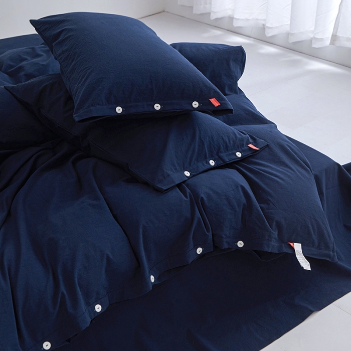 91家纺网 家纺一手货源 找家纺 安莱生活 2023年水洗棉全棉色经色纬高支高密纽扣款工艺四件套 藏青