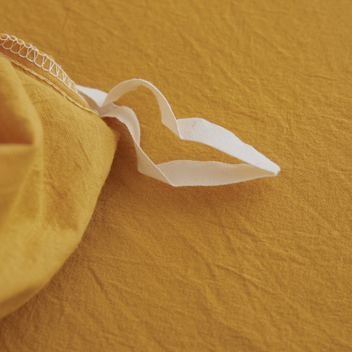 91家纺网 家纺一手货源 找家纺 安莱生活 2023年水洗棉全棉色经色纬高支高密纽扣款工艺四件套 姜黄