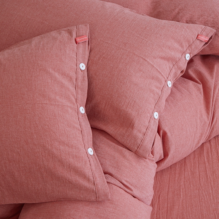 91家纺网 家纺一手货源 找家纺 安莱生活 2023年水洗棉全棉色经色纬高支高密纽扣款工艺四件套 橘红