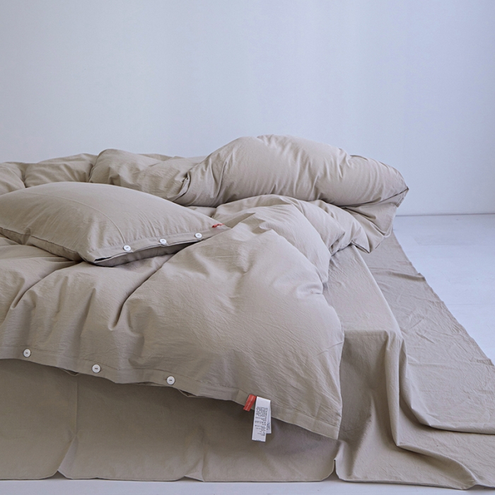 91家纺网 家纺一手货源 找家纺 安莱生活 2023年水洗棉全棉色经色纬高支高密纽扣款工艺四件套 卡其