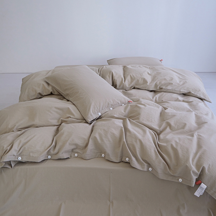 91家纺网 家纺一手货源 找家纺 安莱生活 2023年水洗棉全棉色经色纬高支高密纽扣款工艺四件套 卡其