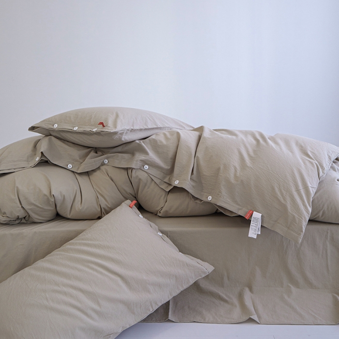 91家纺网 家纺一手货源 找家纺 安莱生活 2023年水洗棉全棉色经色纬高支高密纽扣款工艺四件套 卡其