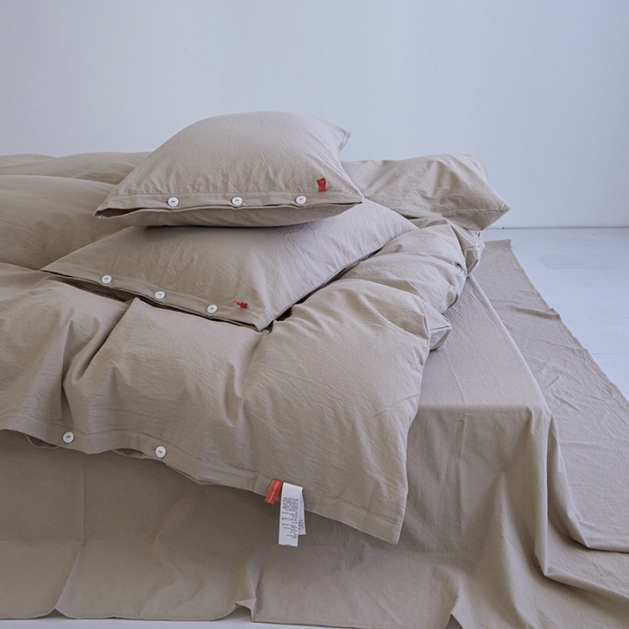 91家纺网 家纺一手货源 找家纺 安莱生活 2023年水洗棉全棉色经色纬高支高密纽扣款工艺四件套 卡其