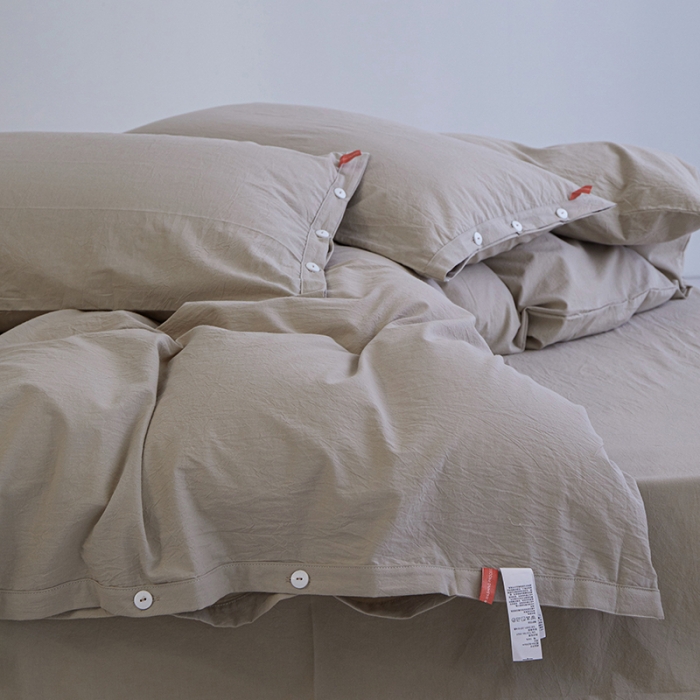 91家纺网 家纺一手货源 找家纺 安莱生活 2023年水洗棉全棉色经色纬高支高密纽扣款工艺四件套 卡其