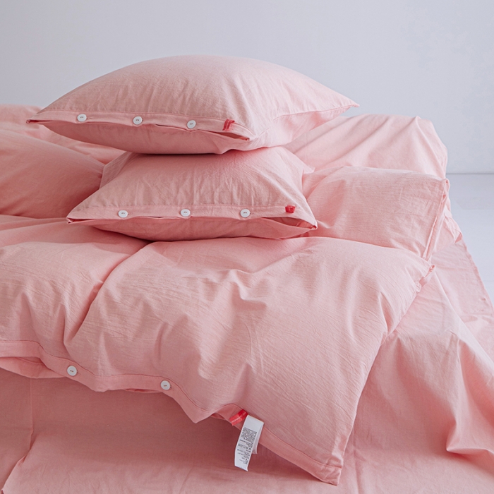 91家纺网 家纺一手货源 找家纺 安莱生活 2023年水洗棉全棉色经色纬高支高密纽扣款工艺四件套 嫩粉