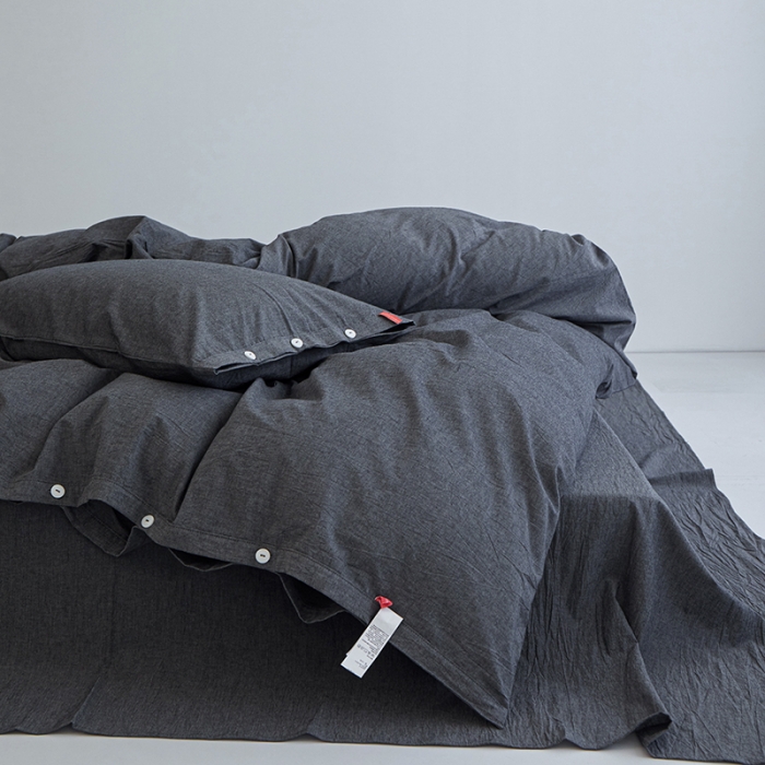91家纺网 家纺一手货源 找家纺 安莱生活 2023年水洗棉全棉色经色纬高支高密纽扣款工艺四件套 深灰