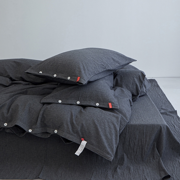 91家纺网 家纺一手货源 找家纺 安莱生活 2023年水洗棉全棉色经色纬高支高密纽扣款工艺四件套 深灰