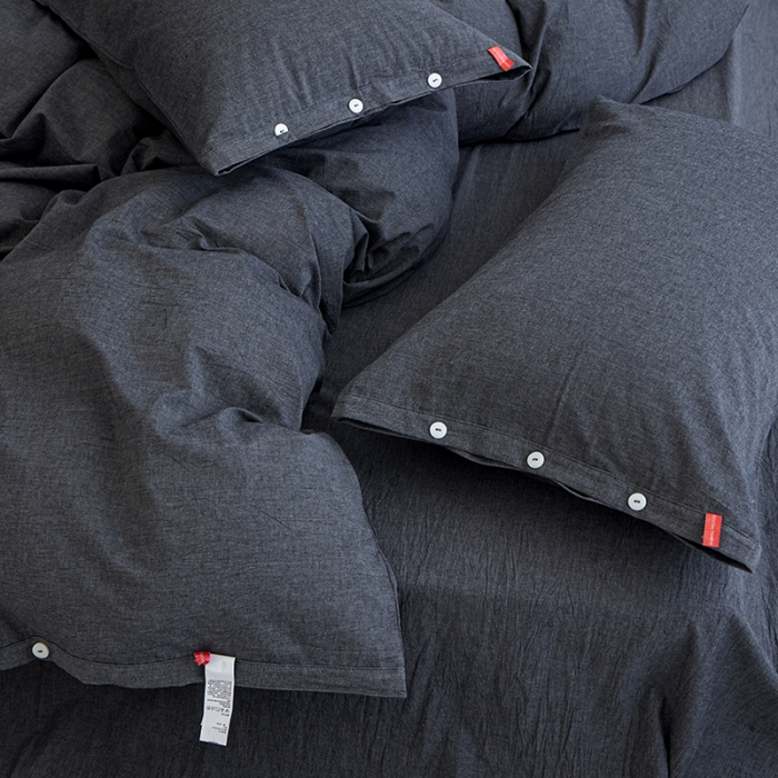 91家纺网 家纺一手货源 找家纺 安莱生活 2023年水洗棉全棉色经色纬高支高密纽扣款工艺四件套 深灰