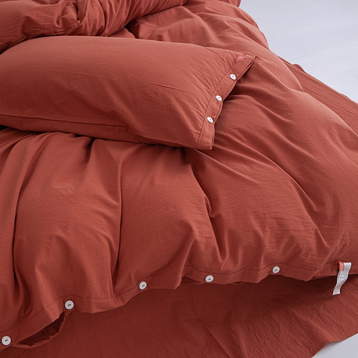 91家纺网 家纺一手货源 找家纺 安莱生活 2023年水洗棉全棉色经色纬高支高密纽扣款工艺四件套 砖红