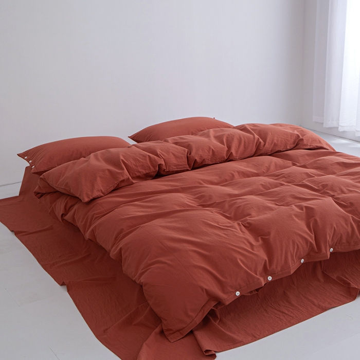 91家纺网 家纺一手货源 找家纺 安莱生活 2023年水洗棉全棉色经色纬高支高密纽扣款工艺四件套 砖红