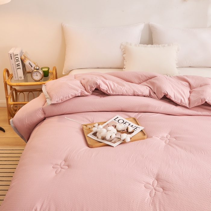 91家纺网 家纺一手货源 找家纺 啊雅家居 2025新款华夫格泡泡纱大豆被 泡泡纱-公主粉