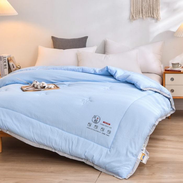 91家纺网 家纺一手货源 找家纺 啊雅家居 2025新款华夫格泡泡纱大豆被 泡泡纱-酷天蓝