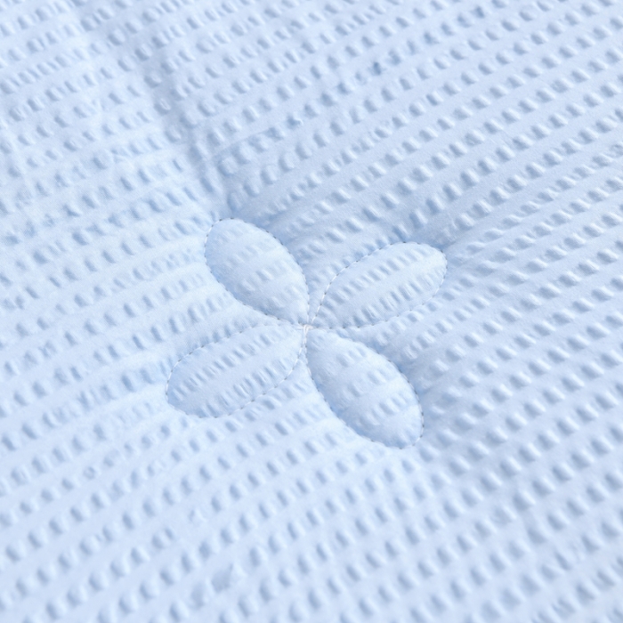 91家纺网 家纺一手货源 找家纺 啊雅家居 2025新款华夫格泡泡纱大豆被 泡泡纱-酷天蓝