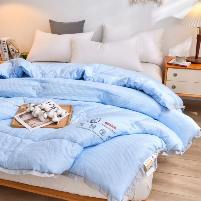 91家纺网 家纺一手货源 找家纺 啊雅家居 2025新款华夫格泡泡纱大豆被 泡泡纱-酷天蓝