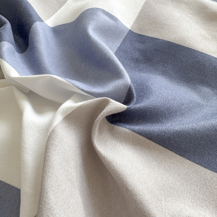 91家纺网 家纺一手货源 找家纺 赫然家纺 新款斜纹磨毛单品被套 蓝大格