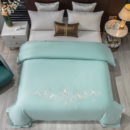 91家纺网 家纺一手货源 找家纺 天木兰 活里活面可拆卸可水洗绣花纯蚕丝被 黄金桑蚕丝被子 直播批发真品