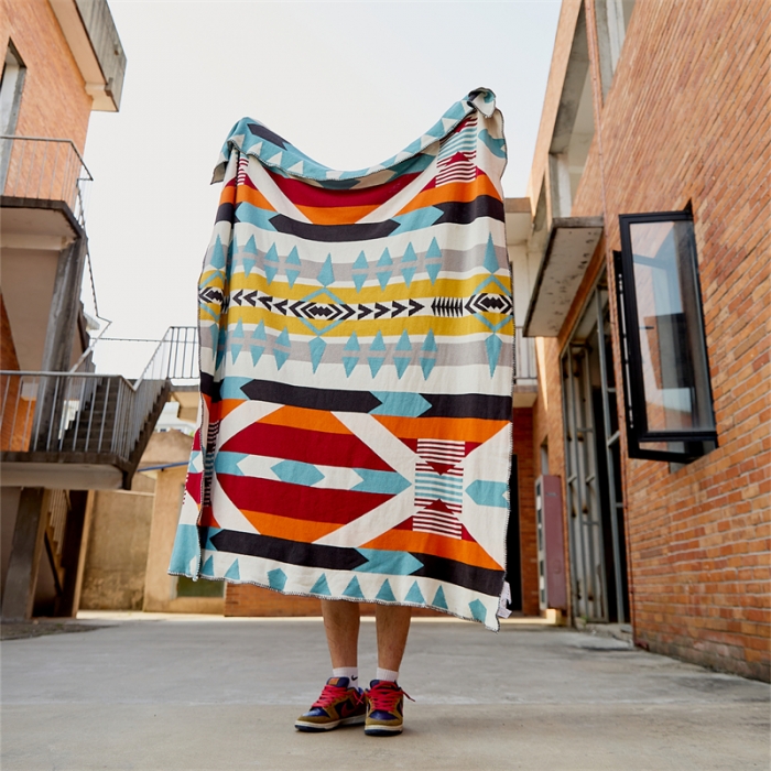 91家纺网 家纺一手货源 找家纺 （总）暖绵绵 2025新款摩纳哥几何针织抱枕毯子