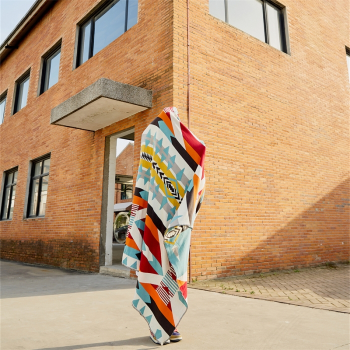 91家纺网 家纺一手货源 找家纺 （总）暖绵绵 2025新款摩纳哥几何针织抱枕毯子