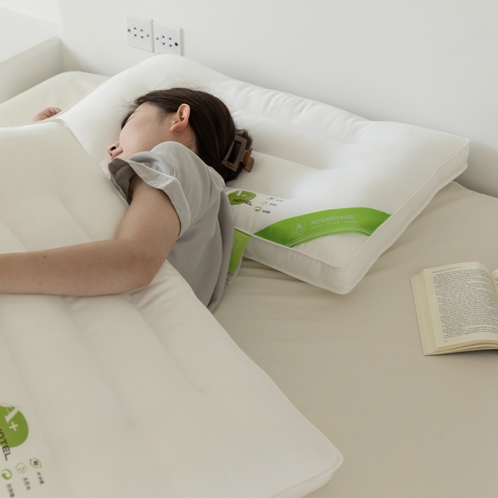 91家纺网 家纺一手货源 找家纺 拾光枕芯 2023新款A+杜邦双向酒店纤维护颈枕 立体中枕