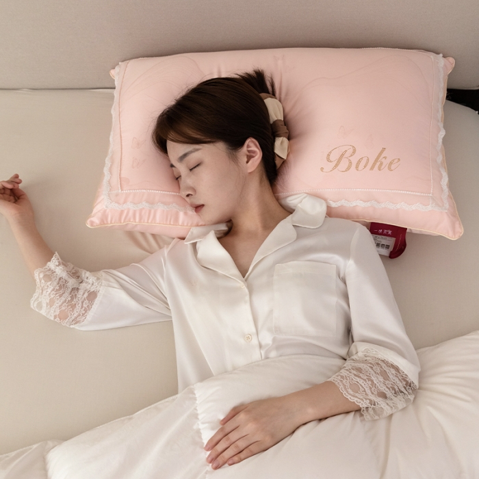 91家纺网 家纺一手货源 找家纺 拾光 2023新款一晚燕窝亲肤枕枕头枕芯系列 蜜糖红