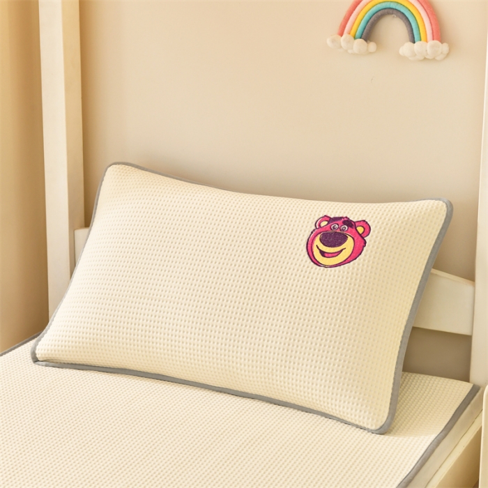 91家纺网 家纺一手货源 找家纺 总鑫钰 2023新款中分子凉感华夫格复合学生宿舍专用上下铺凉席床席