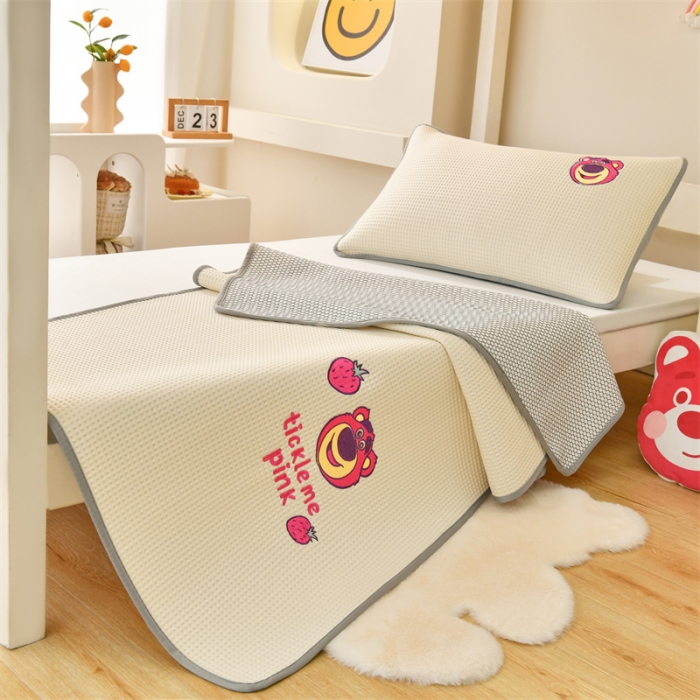 91家纺网 家纺一手货源 找家纺 总鑫钰 2023新款中分子凉感华夫格复合学生宿舍专用上下铺凉席床席