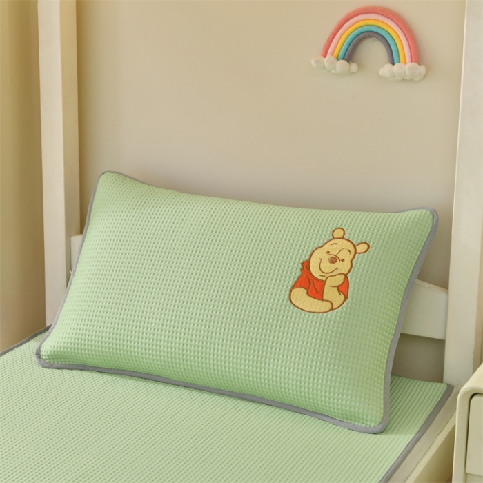 91家纺网 家纺一手货源 找家纺 鑫钰 2023新款中分子凉感华夫格复合学生宿舍专用上下铺凉席床席 迪士尼-小熊维尼