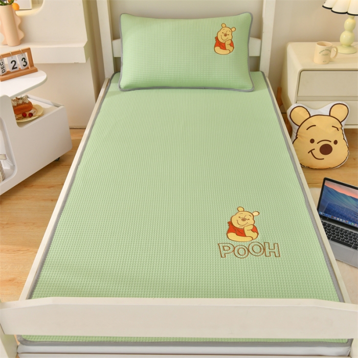 91家纺网 家纺一手货源 找家纺 鑫钰 2023新款中分子凉感华夫格复合学生宿舍专用上下铺凉席床席 迪士尼-小熊维尼