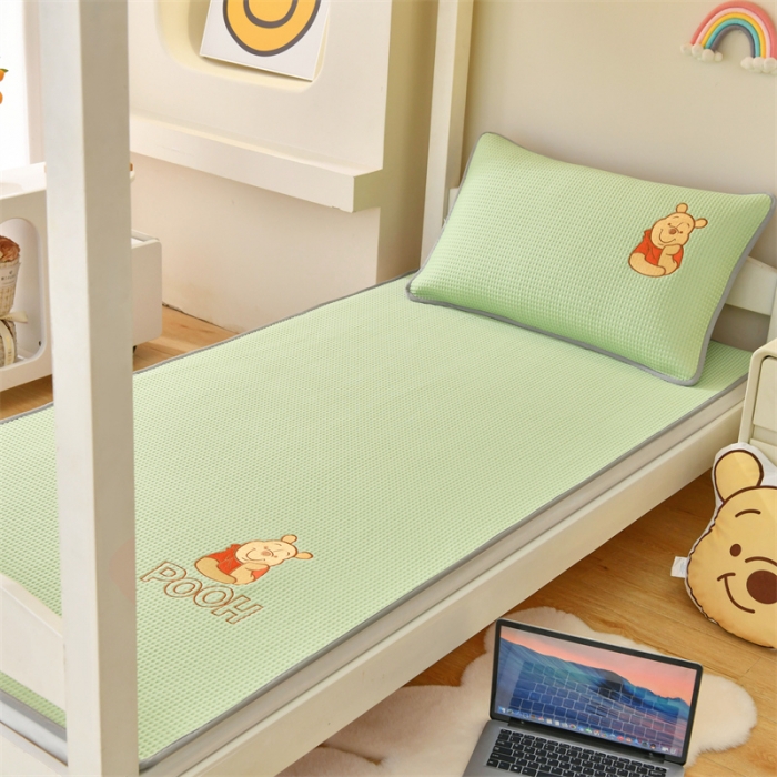 91家纺网 家纺一手货源 找家纺 鑫钰 2023新款中分子凉感华夫格复合学生宿舍专用上下铺凉席床席 迪士尼-小熊维尼