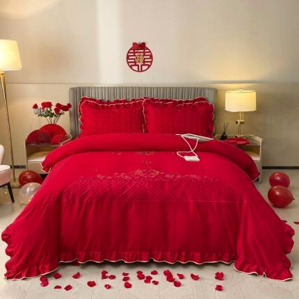 91家纺网 家纺一手货源 找家纺 宜凡家纺 2023新款亲肤磨毛婚庆夹棉床裙四件套 爱意相随