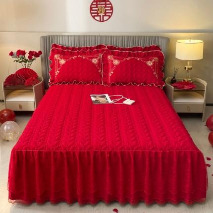 91家纺网 家纺一手货源 找家纺 宜凡家纺 2023新款亲肤磨毛婚庆夹棉床裙三件套 喜结良缘