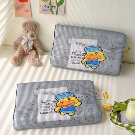 91家纺网 家纺一手货源 找家纺 （总）宝晶 2023新款正版小黄鸭44*27儿童乳胶枕儿童夏季记忆枕