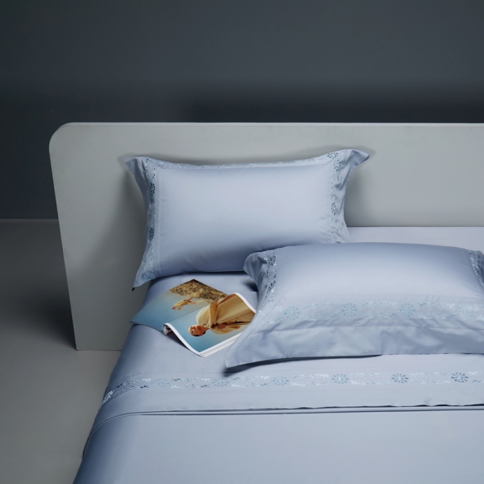 91家纺网 家纺一手货源 找家纺 缔缦 2023新款100s澳棉刺绣四件套-优尼卡 雾霾蓝