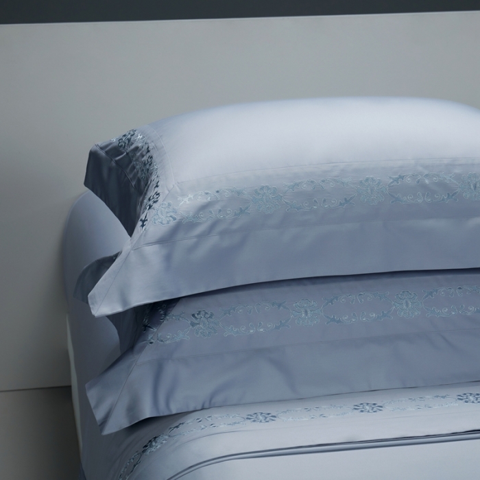 91家纺网 家纺一手货源 找家纺 缔缦 2023新款100s澳棉刺绣四件套-优尼卡 雾霾蓝