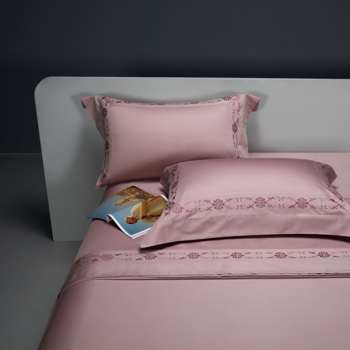 91家纺网 家纺一手货源 找家纺 缔缦 2023新款100s澳棉刺绣四件套-优尼卡 优雅粉