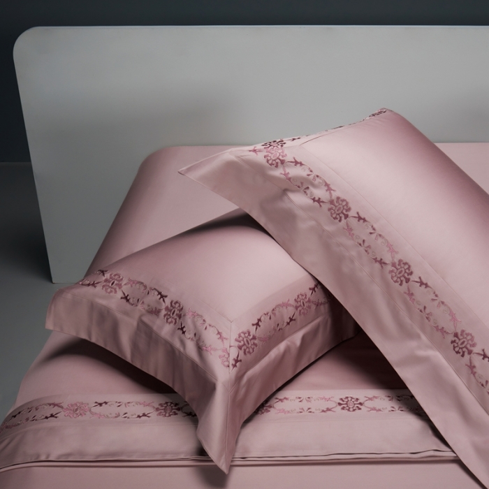 91家纺网 家纺一手货源 找家纺 缔缦 2023新款100s澳棉刺绣四件套-优尼卡 优雅粉