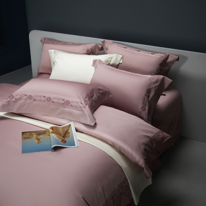 91家纺网 家纺一手货源 找家纺 缔缦 2023新款100s澳棉刺绣四件套-优尼卡 优雅粉