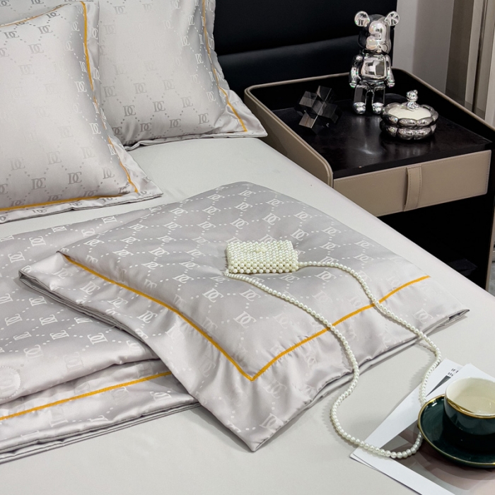 91家纺网 家纺一手货源 找家纺 丽卡家纺2023直播60S贡缎提花水洗真丝夏被四件套水洗天丝夏凉被空调被 迪克-亮银灰