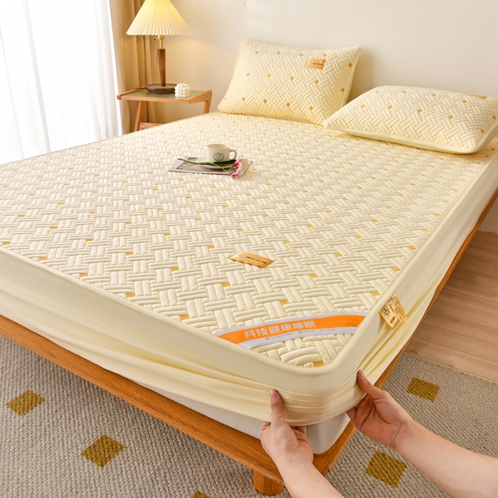 91家纺网 家纺一手货源 找家纺 鑫钰 2023新款防水隔尿全棉纯棉大豆夹棉刺绣床笠直播爆款 米黄