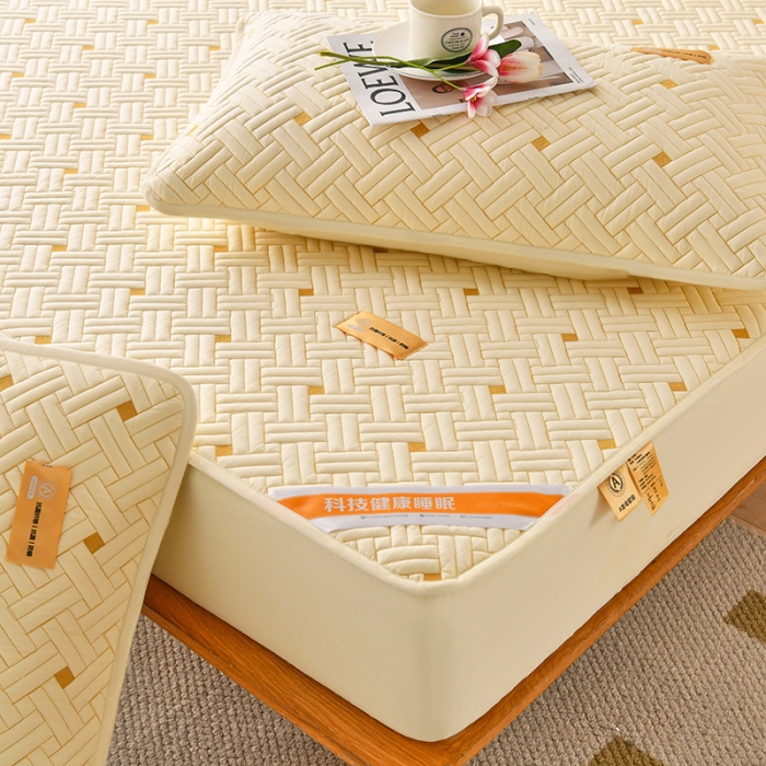 91家纺网 家纺一手货源 找家纺 鑫钰 2023新款防水隔尿全棉纯棉大豆夹棉刺绣床笠直播爆款 米黄