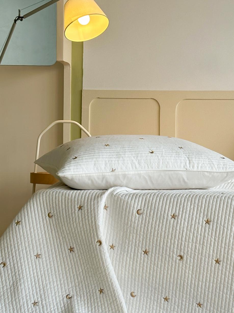 91家纺网 家纺一手货源 找家纺 星月系列绗缝刺绣纯棉水洗床盖