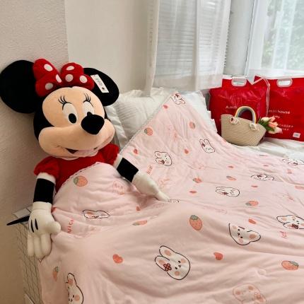 91家纺网 家纺一手货源 找家纺 花满路 2023新款儿童夏被 爱心草莓兔