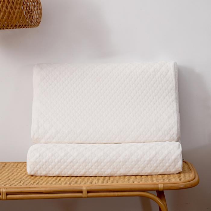 91家纺网 家纺一手货源 找家纺 格子款泰国天然乳胶枕头单只装