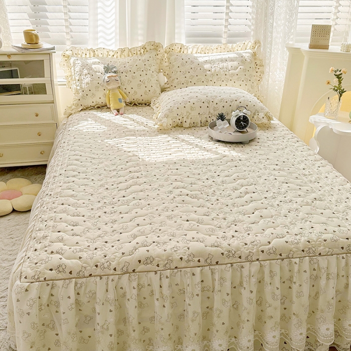 91家纺网 家纺一手货源 找家纺 宜凡 2023新款 全棉床笠式床裙三件套 爱心小熊