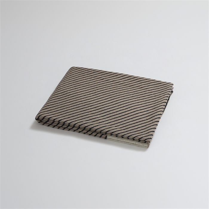 91家纺网 家纺一手货源 找家纺 暖绵绵家纺 2025新款松逸格系列羊毛混纺盖毯毛毯 藏青