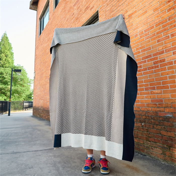 91家纺网 家纺一手货源 找家纺 暖绵绵家纺 2025新款松逸格系列羊毛混纺盖毯毛毯 藏青