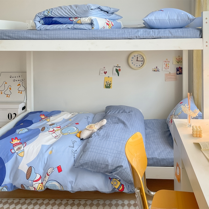 91家纺网 家纺一手货源 找家纺 金鑫汇 2023新款全棉宿舍印花三件套 翱翔太空