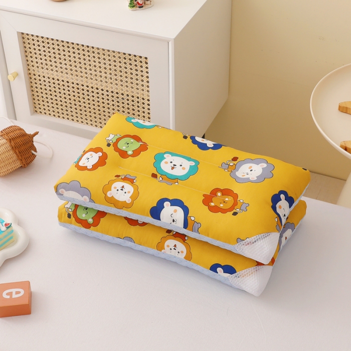 91家纺网 家纺一手货源 找家纺 吉咪兔 2023新款儿童卡通全棉冰豆豆枕 小狮子40*60cm一体款