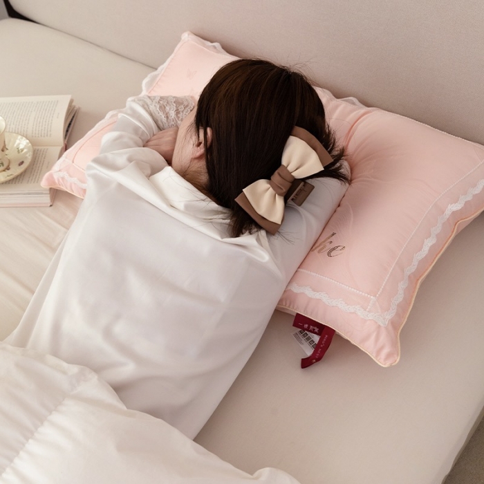 91家纺网 家纺一手货源 找家纺 拾光 2023新款一晚燕窝亲肤枕枕头枕芯系列 蜜糖红